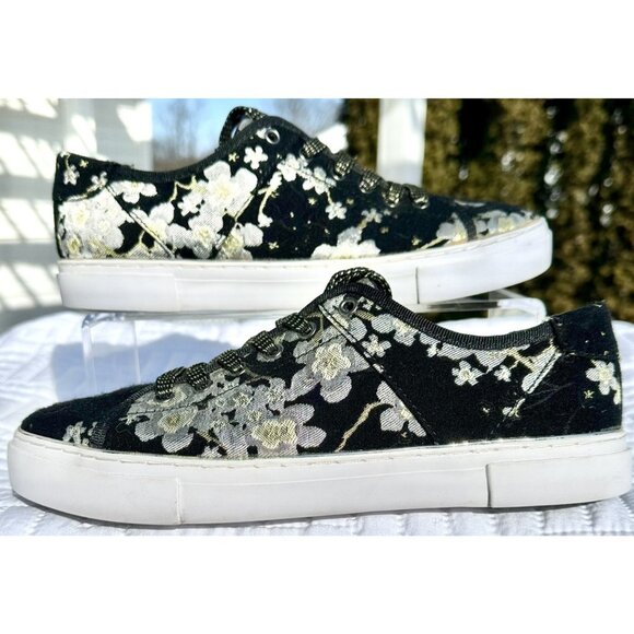 Guess Floral Goodone5 Shoes Size 9.5 Blk Embroidered Bloomcore Coquette Sneakers - Picture 1 of 12